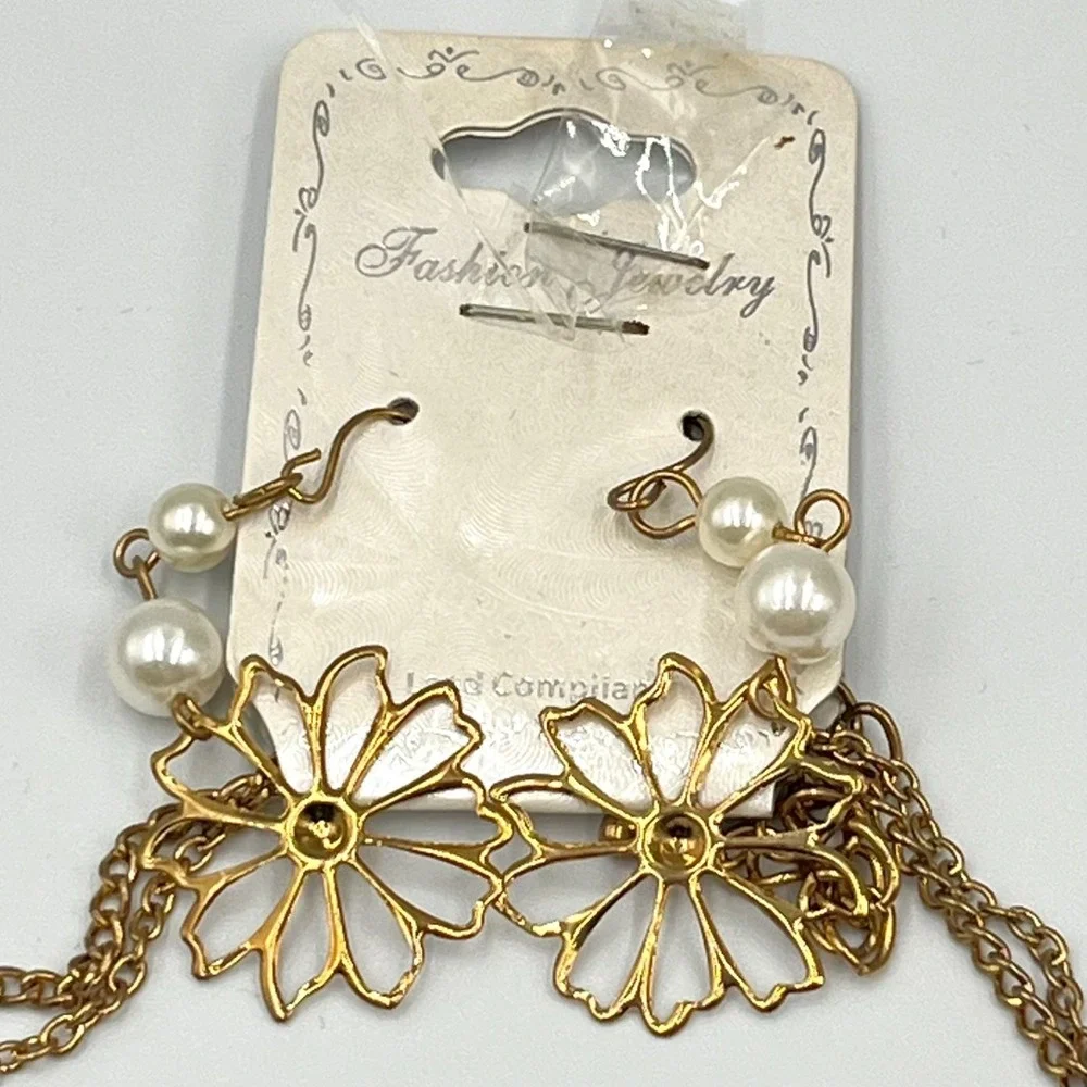 Vintage Style Gold Tone Pearl Floral Necklace & Earring Set White Ribbon Bows